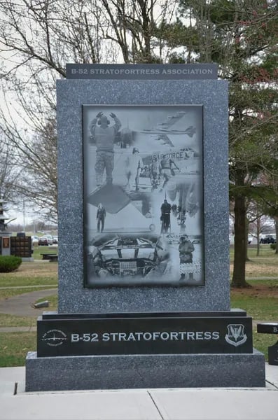 Beyond the Algorithm: Comparing Facebook Memorials and Dedicated Tribute Sites in 2025 Cover